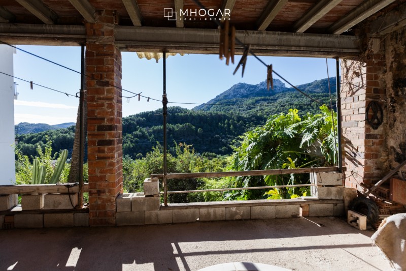 Campell - Casita de pueblo a la venta en pleno centro del pueblo, gran oportunidad para realizar un poryecto de inversión único!
